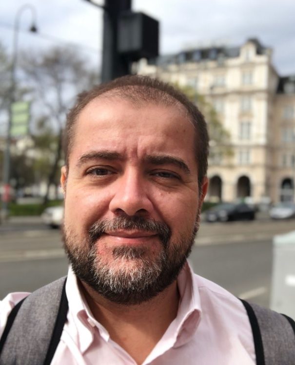 SilvioViennaStreet-e1566316045590 SilvioViennaStreet-e1566316045590